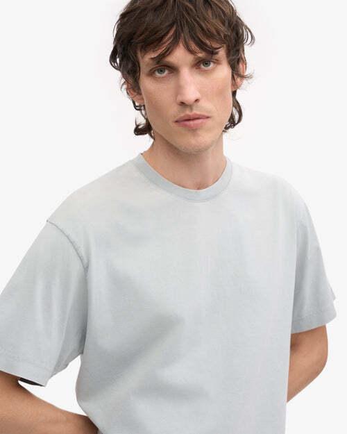 Colorful Standard Oversized Organic T-Shirt Herren Faded Grey am Model – Detailansicht